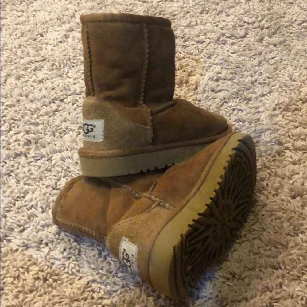Unisex kids ugg boot size 7